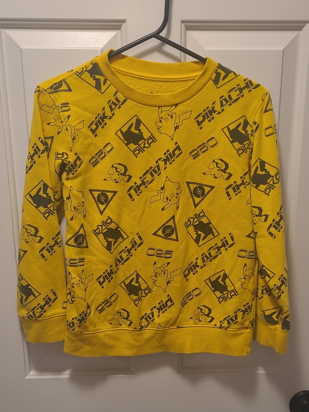 Pokemon Pikachu Yellow Kids Sweatshirt M